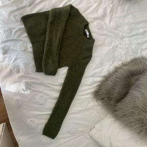 *ZARA* Warm green sweater. Cropped. Worn only once.
